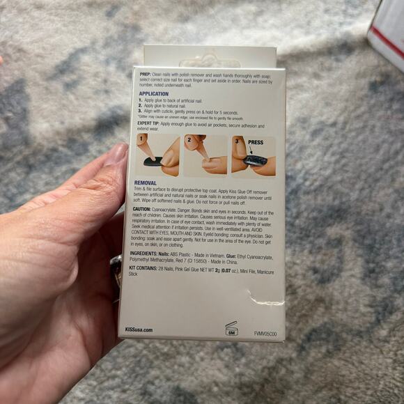 Kiss Press on Nails Voguish Fantasy Medium Length Nails on Point Flowers Floral - Picture 3 of 3